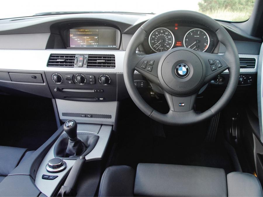  BMW 530d Touring M Sport Package 2005 года  (UK) (фото 2 из 4)